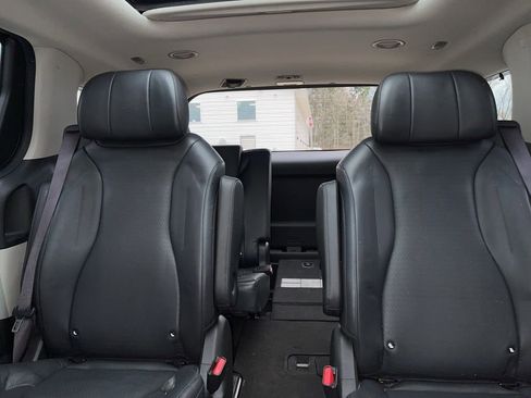 Used 2022 Kia Carnival SX Prestige image 13