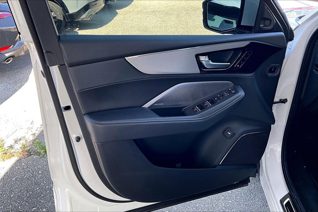 Certified 2026 Acura MDX w/ Technology Package FWD image 23