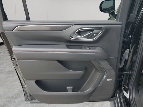 Used 2022 Chevrolet Suburban RST w/ Sport Performance Package image 17