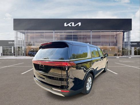 Used 2023 Kia Carnival LX image 8