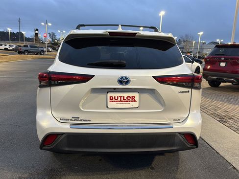 Certified 2022 Toyota Highlander XLE image 4