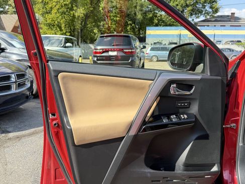 Used 2016 Toyota RAV4 Limited image 9