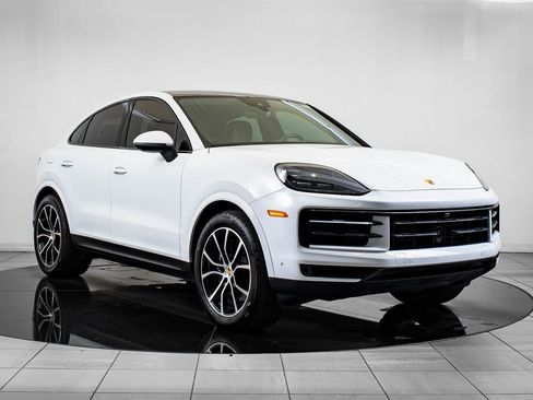 Certified 2024 Porsche Cayenne Coupe image 10