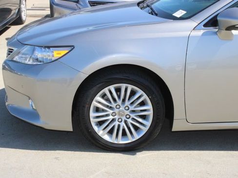 Used 2015 Lexus ES 350 w/ Premium Package FWD image 4