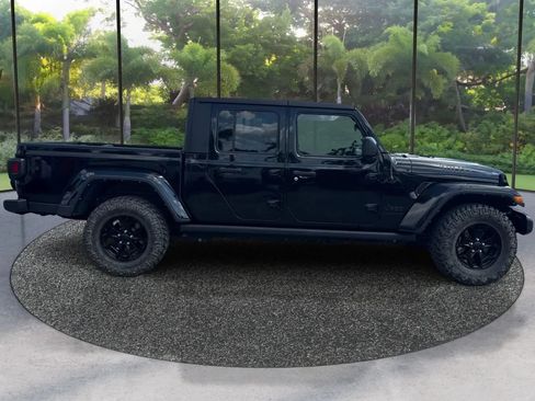 Used 2022 Jeep Gladiator Sport AWD/4WD image 4
