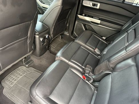 Used 2024 Ford Explorer Limited image 11