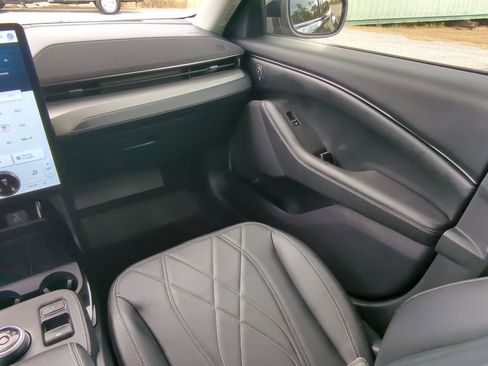 Used 2021 Ford Mustang Mach-E Select image 15