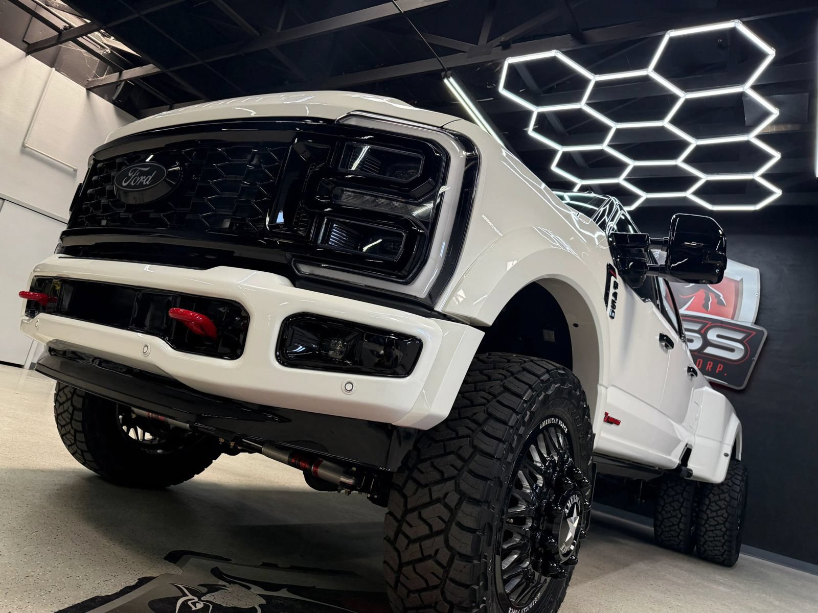Used 2024 Ford F450 Limited w/ FX4 Off-Road Package AWD/4WD image 4