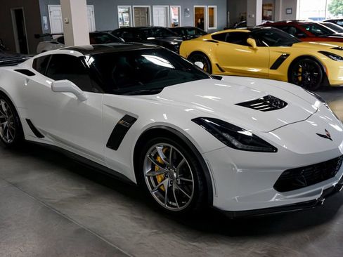 Used 2019 Chevrolet Corvette Z06 RWD image 4