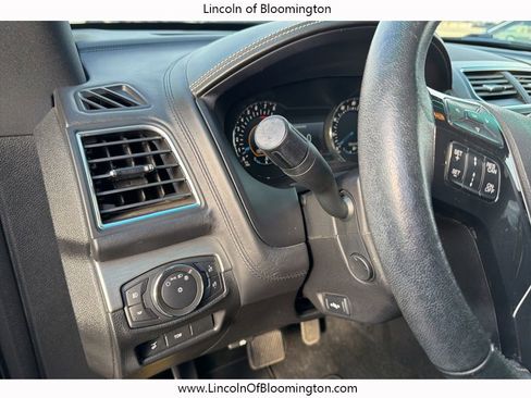 Used 2017 Ford Explorer Platinum image 16