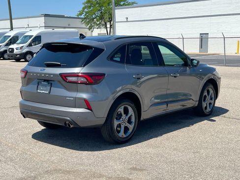 Used 2024 Ford Escape ST-Line w/ Tech Pack #1 AWD/4WD image 8