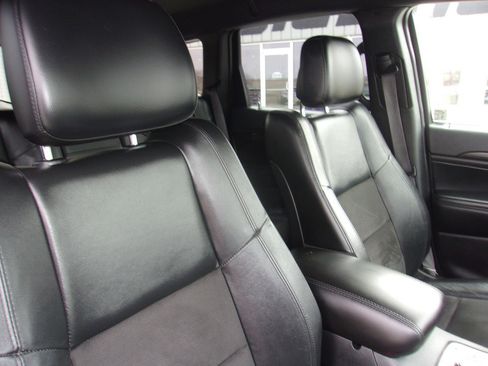 Used 2022 Jeep Grand Cherokee Laredo X image 13