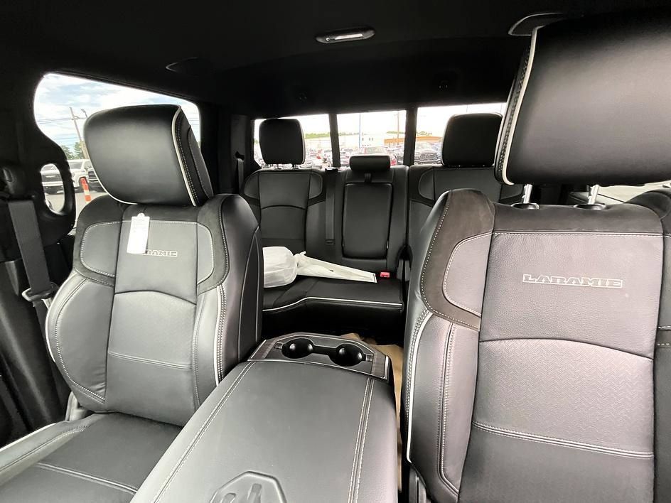 New 2026 RAM 5500 4x4 Crew Cab w/ Laramie Trim Package image 33
