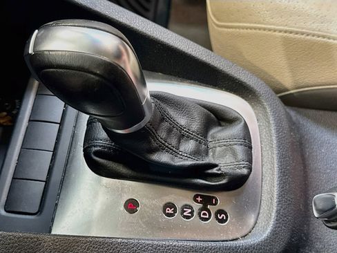 Used 2011 Volkswagen Jetta SE FWD image 17
