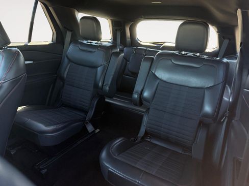 Certified 2025 Ford Explorer ST-Line AWD/4WD image 13