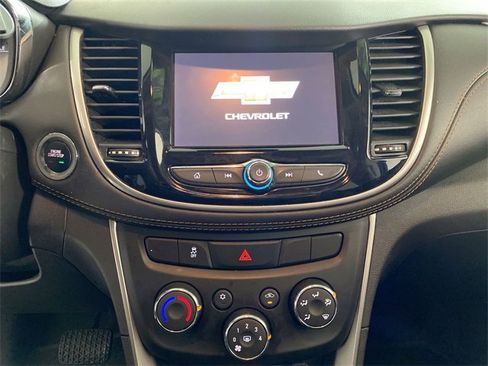 Used 2022 Chevrolet Trax LT w/ LT Convenience Package image 38