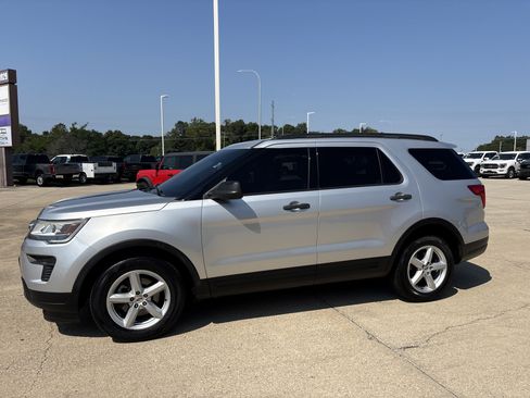 Used 2018 Ford Explorer FWD image 3