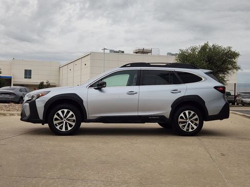 Used 2024 Subaru Outback Premium image 4