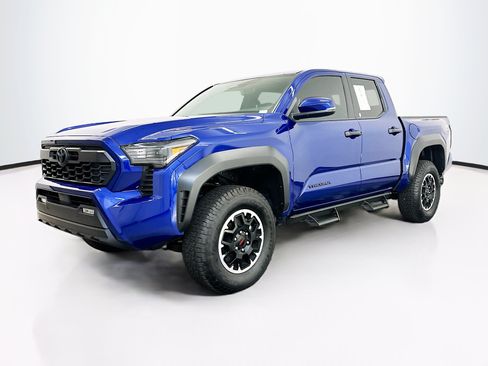 Used 2025 Toyota Tacoma TRD Off-Road w/ TRD Off Road Upgrade Package AWD/4WD image 3