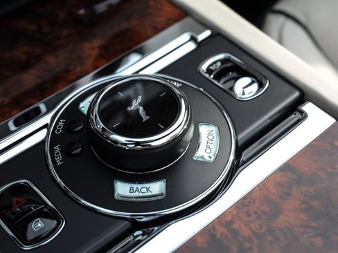 Used 2019 Rolls-Royce Dawn image 51