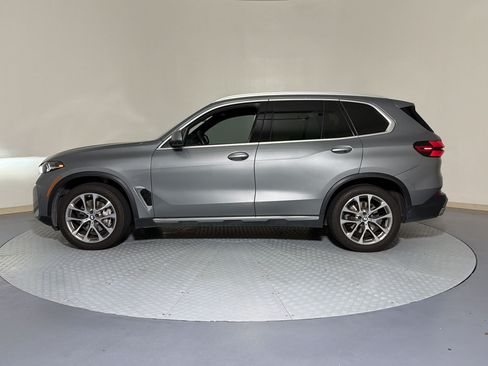 Certified 2024 BMW X5 xDrive40i w/ Parking Assistance Package AWD/4WD image 18