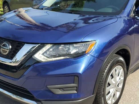 Used 2018 Nissan Rogue S image 9