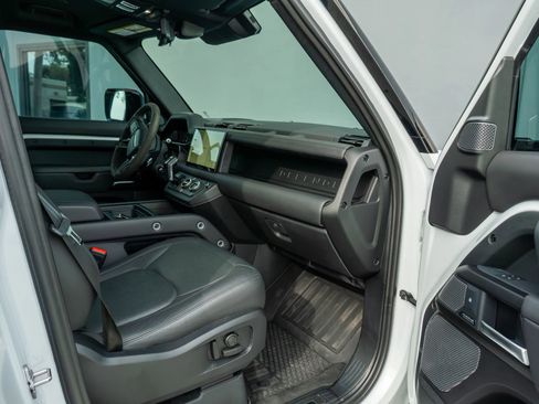 Used 2023 Land Rover Defender 110 image 53