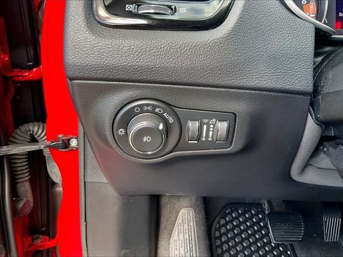 Used 2019 Jeep Compass Latitude AWD/4WD image 26