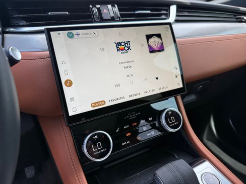 Used 2025 Jaguar F-PACE R-Dynamic S AWD/4WD image 18