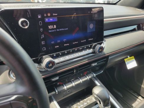 Used 2023 Chevrolet Colorado Z71 w/ Z71 Convenience Package 2 image 16