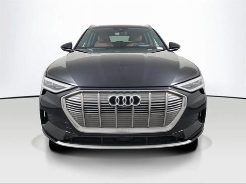 Used 2019 Audi e-tron Prestige w/ Prestige Package image 2