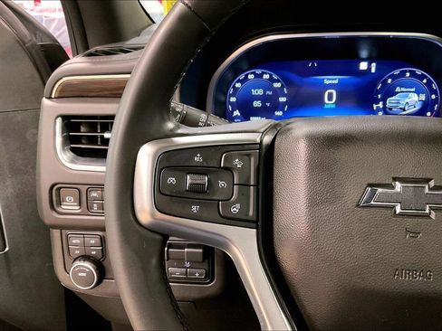 Used 2023 Chevrolet Suburban Z71 w/ Luxury Package AWD/4WD image 11