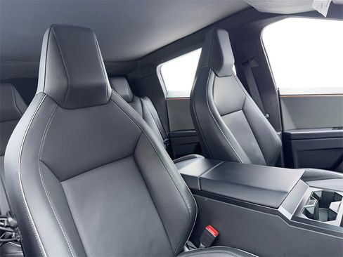 Used 2024 Tesla Cybertruck AWD Crew Cab image 45