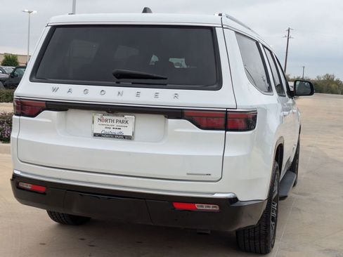 Used 2024 Jeep Wagoneer Series II w/ Flexible Seating Group image 3