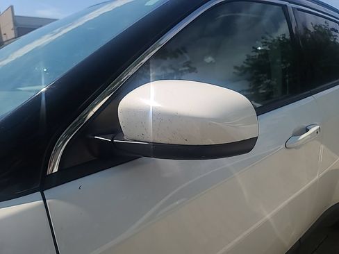 Used 2018 Jeep Compass Latitude FWD image 16