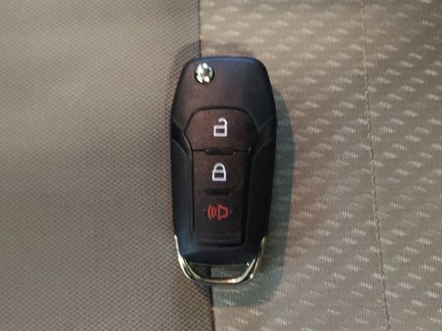 Used 2021 Ford EcoSport S image 32