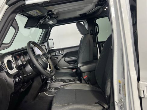 Used 2025 Jeep Gladiator Sport image 20