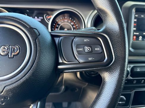 Used 2022 Jeep Gladiator Sport image 15