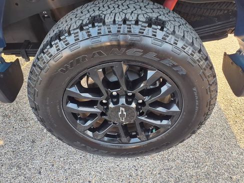 Used 2025 Chevrolet Silverado 2500 Custom w/ Custom Value Package AWD/4WD image 20