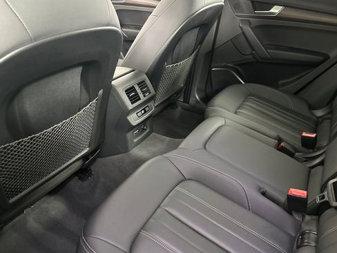Used 2023 Audi Q5 2.0T Premium w/ Convenience Package image 11