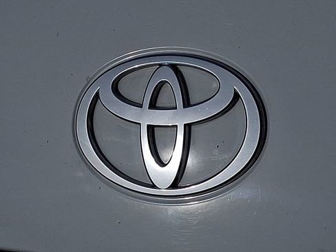 Used 2025 Toyota Camry LE image 32