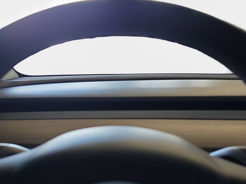 Used 2021 Tesla Model Y Long Range AWD/4WD image 22