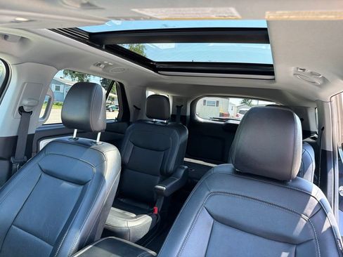 Used 2023 Ford Explorer Limited w/ Limited Technology Package AWD/4WD image 15