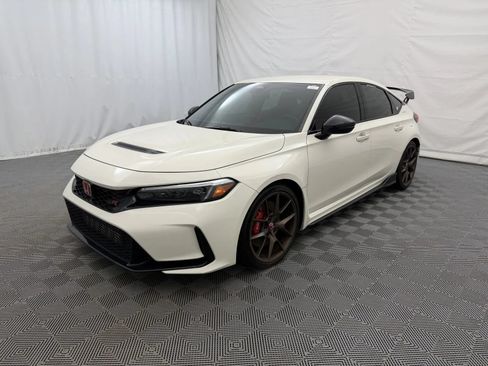 Used 2023 Honda Civic Type R image 2