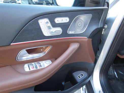 Used 2025 Mercedes-Benz GLS 450 4MATIC image 8