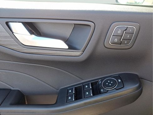 New 2024 Ford Escape SE w/ PHEV Premium Package FWD image 9