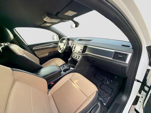 Used 2022 Volkswagen Atlas Cross Sport SE FWD image 32
