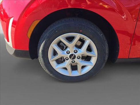 Used 2023 Kia Soul LX w/ LX Technology Package image 9