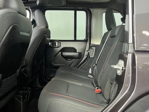 Used 2025 Jeep Wrangler Unlimited Rubicon image 32