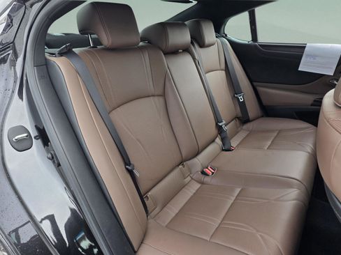 Certified 2024 Lexus ES 350 Ultra Luxury w/ Accessory Package (Z2) image 11